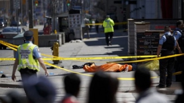 Une camionnette fonce sur la foule à Toronto, 10 morts et 15 blessés