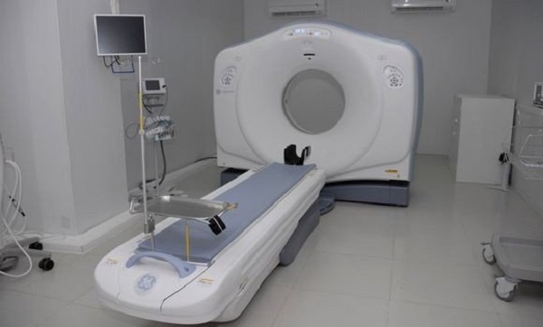 Prise en charge du cancer: Hasbellaoui reçoit une délégation de la société américaine Varian