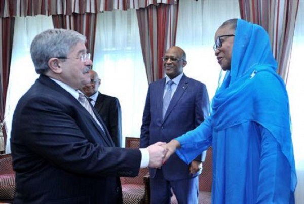 Ouyahia reçoit la ministre malienne de la Culture