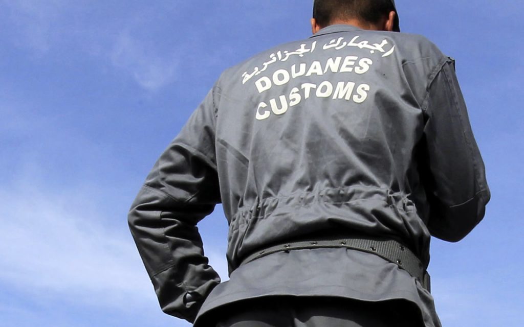 Affaire de « transfert illicite de devises vers l’étranger et trafic de conteneurs de produits contrefaits » au port de Annaba : huit douaniers sous contrôle judiciaire