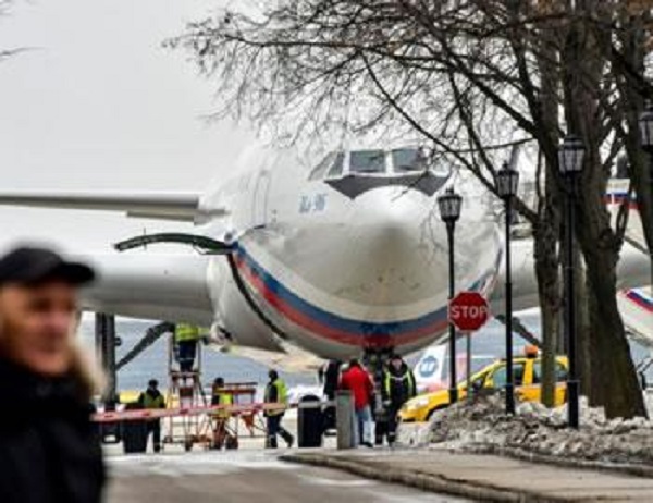 Tout en mettant en garde contre les voyages en grande-bretagne : Moscou accueille ses diplomates expulsés