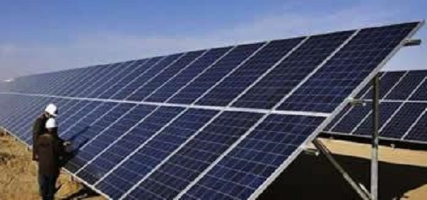 Panneaux solaires en quête de spécialistes : Formation et recyclage des artisans