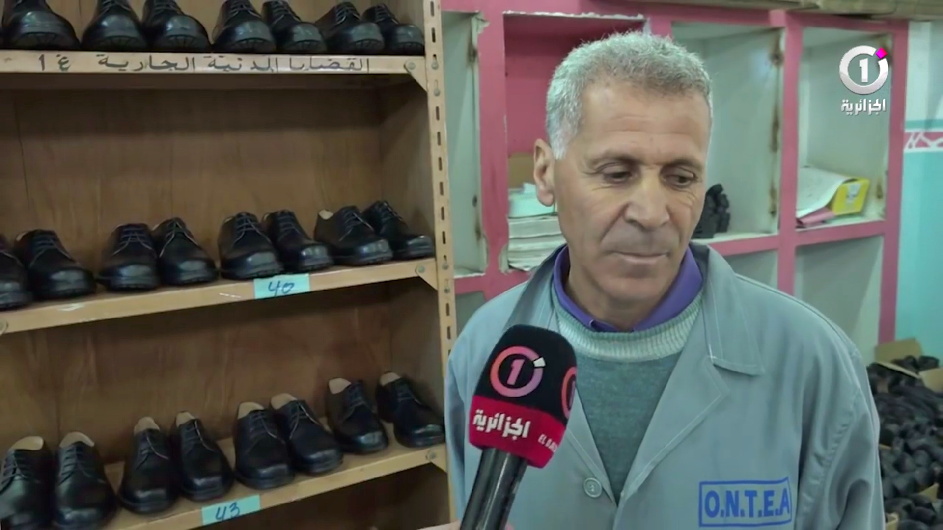 Vidéo: Un atelier de chaussures à l’intérieur de la prison de Koléa pour les prisonniers !