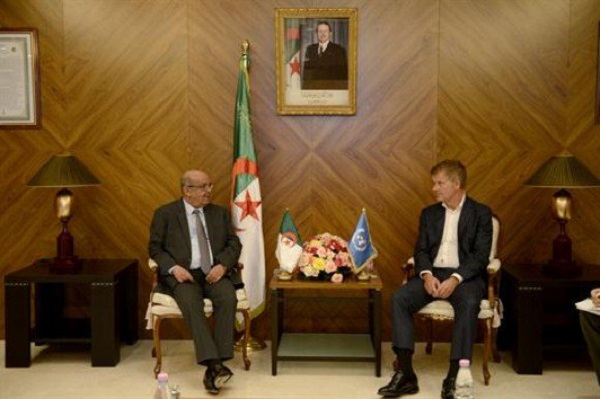 Messahel reçoit le directeur exécutif du programme de l’ONU pour l’environnement