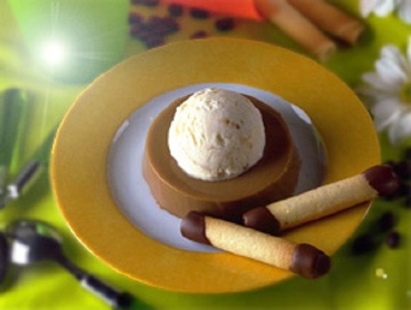 Flan au café et sa crème glacée