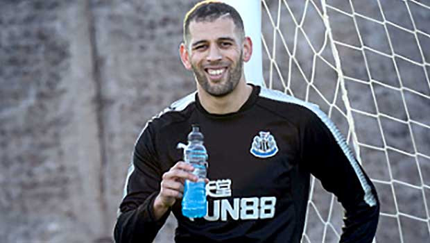 Gayle muet, Slimani en profitera !