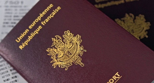 Pour refus de serrer la main d&rsquo;un responsable : La naturalisation d’une Algérienne rejetée