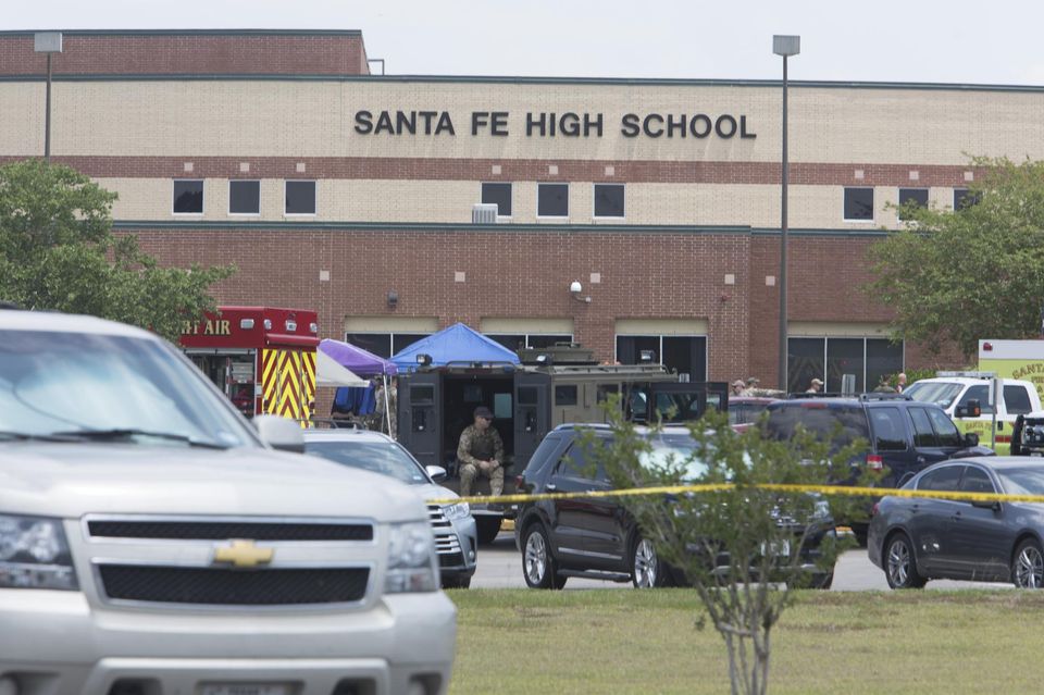 Une fusillade dans un lycée au Texas fait 8 à 10 morts