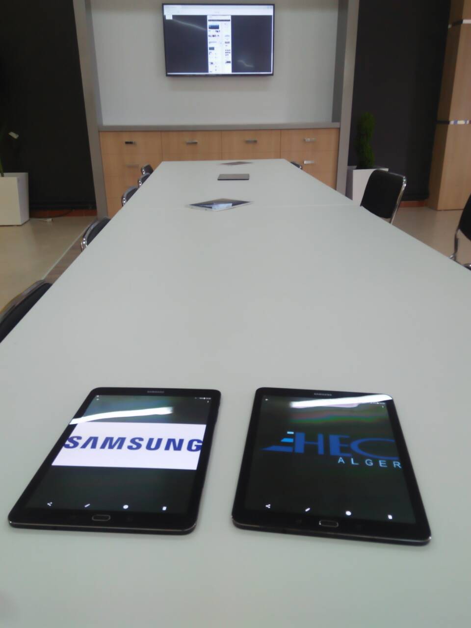 Samsung Algérie accompagne les étudiants de l&rsquo;Ecole HEC Alger en aménageant une classe numérique au sein de l’établissement