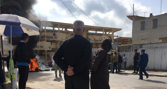 Ils revendiquent leur relogement avant le Ramadhan : le quartier d’El-Arsa bloqué par des citoyens