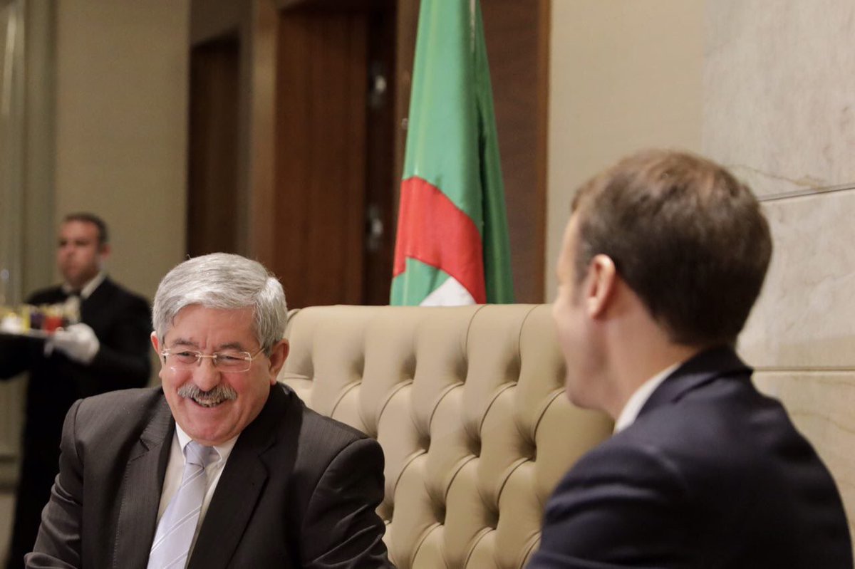 Macron reçoit le ministre algérien Ouyahia à l’Elysée