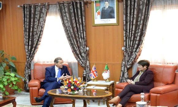 Algérie-GB: création d&rsquo;un groupe mixte chargé de renforcer la formation des formateurs en matière d&rsquo;enseignement de la langue anglaise