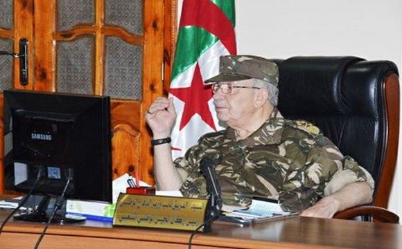 Gaïd Salah en visite de travail à la 6ème Région militaire à Tamanrasset