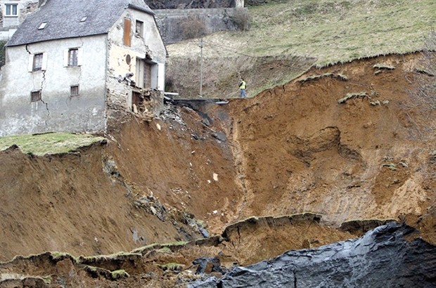Cité REZZIG-TOUMI à SÉTIF : Un glissement de terrain menace la vie de plusieurs familles