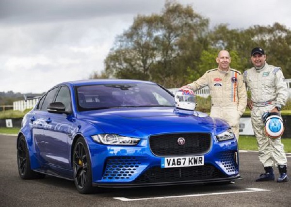 Jaguar Land Rover : Deux légendes vainqueurs aux 24 Heures du Mans testent la Jaguar XE SV Project 8