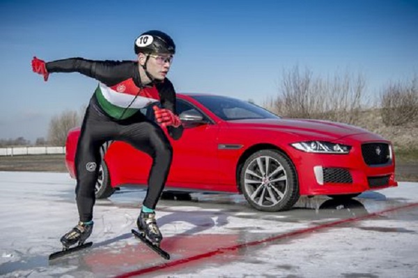 Jaguar Land Rover : La nouvelle Jaguar XE 300 Sport remporte une course sur glace inédite