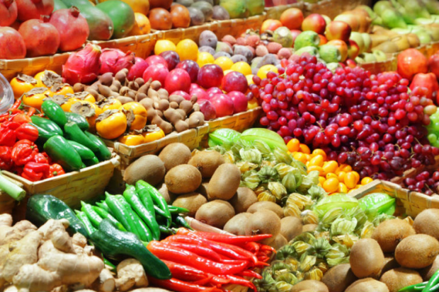 Six bienfaits de la consommation de fruits et légumes quotidiennement: Manger des fruits et des légumes n’est pas seulement un conseil donné par les diététiciens pour avoir une alimentation équilibrée. C’est aussi une garantie pour avoir une bonne santé et qualité de vie