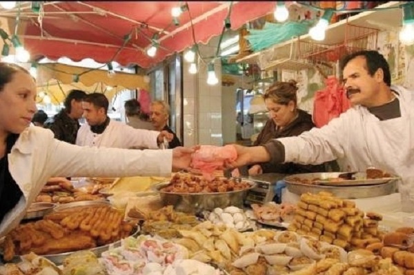 Commerce durant le ramadhan à Mascara: quand les femmes rivalisent avec les hommes