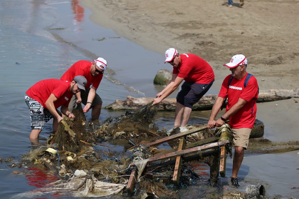 Ooredoo participe à l’opération écolo-citoyenne « Les éboueurs de la mer »