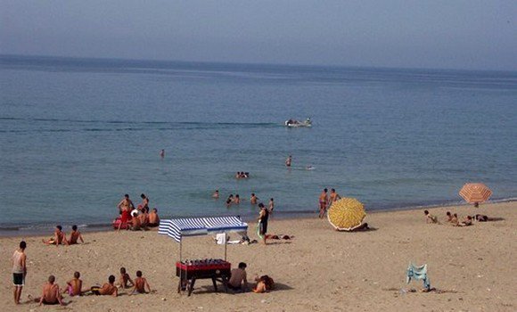 Les plages de Zéralda accueillent les 1ers estivants de la saison 2018