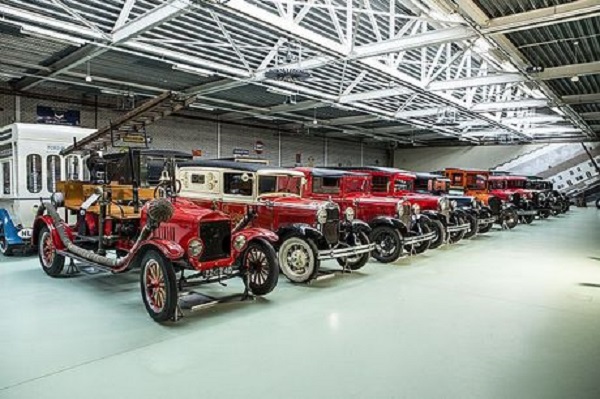 Ford : Plus de 220 Ford « Classic » en vidéo