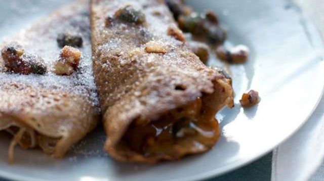 Crêpes fourrées aux fruits secs