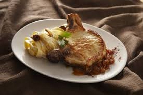 Recette: Côtelettes à la purée d’oignons