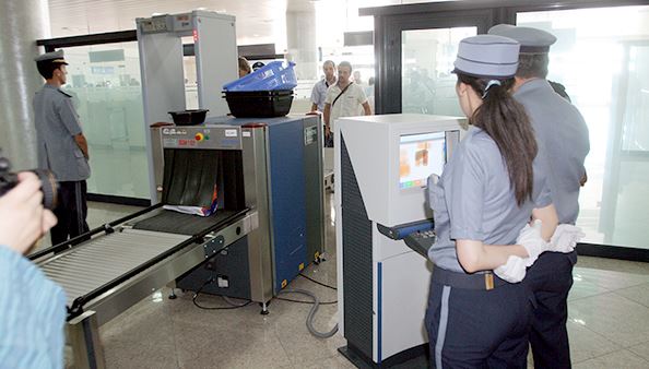 Douanes: Poursuite judiciaire contre le voyageur détenant plus de 1000 euros