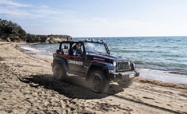 Fiat Chrysler Automobiles : Une Jeep Wrangler spéciale plage pour les Carabinieri italiens