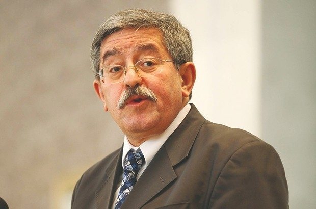 Ouyahia incite les patrons algériens à relever le défi de l&rsquo;exportation : « C&rsquo;est votre combat »