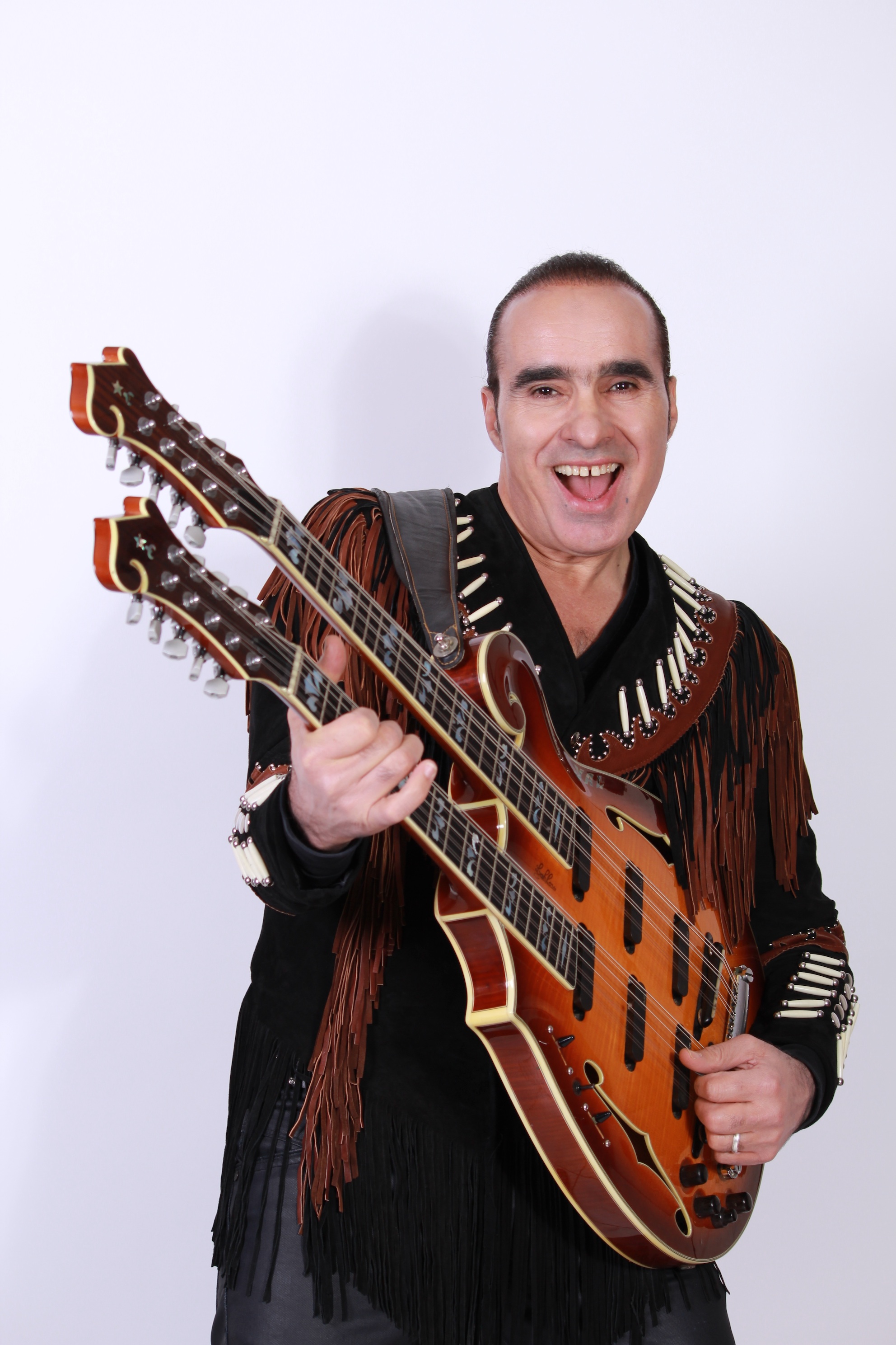 Coup d’envoi samedi de la 16e édition du festival de la chanson Amazighe à Béjaïa: Takfarinas et Mohamed Allaoua en haut de l’affiche