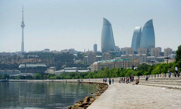 Louh visite la Cour de justice électronique dans la capitale d&rsquo;Azerbaïdjan