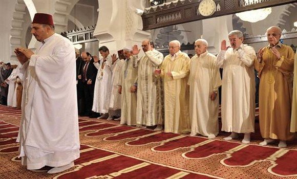 Bensalah, Ouyahia et Bouhadja accomplissent la prière de l&rsquo;Aïd el Fitr à la Grande Mosquée d&rsquo;Alger