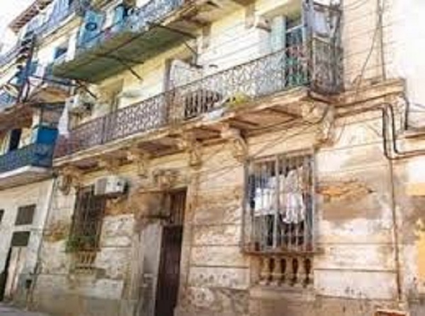 Les habitants inquietsla SEOR rassure: Un commerce et des habitations menacés par les eaux usées à Hai Derb