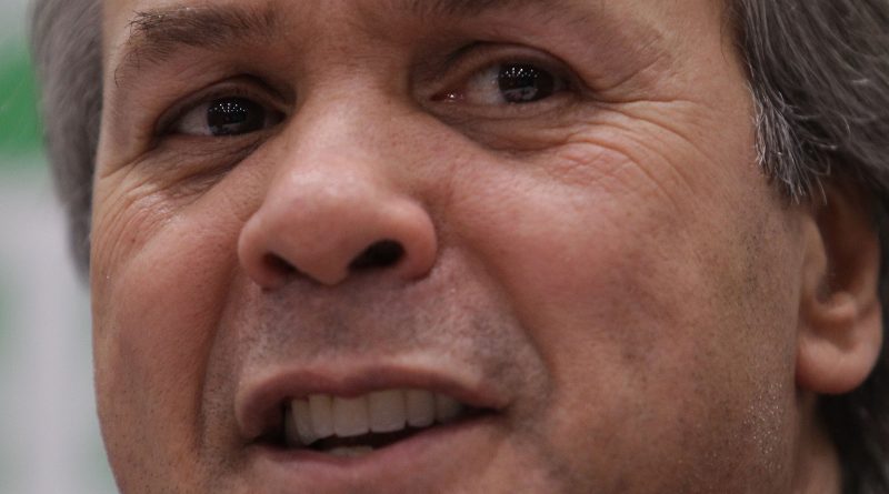 Equipe nationale de football : Madjer Out !