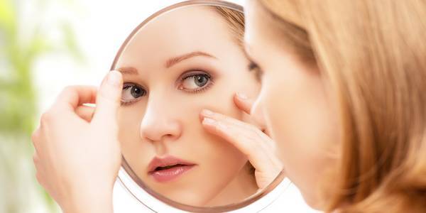 Exercice de gymnastique faciale pour les yeux