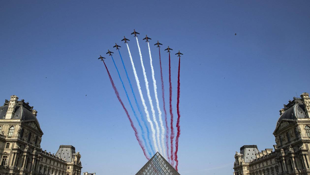 Vidéo – Défilé du 14 Juillet en France : La patrouille française cumule les bourdes !