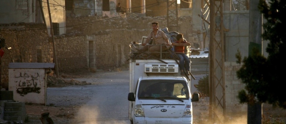 Syrie: des milliers de civils rentrent chez eux