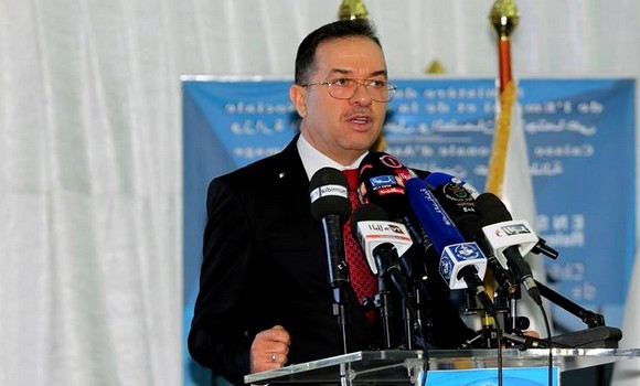 Signature d’un décret au profit des jeunes qui autofinancent leurs projets