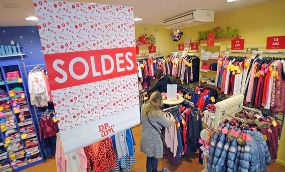 Commerce: début des soldes d&rsquo;été à Alger