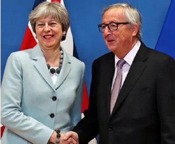 Boris Johnson, ministre des AE et David Davis, ministre du Brexit, quittent le gouvernement britannique: Theresa May entre le marteau et l’enclume