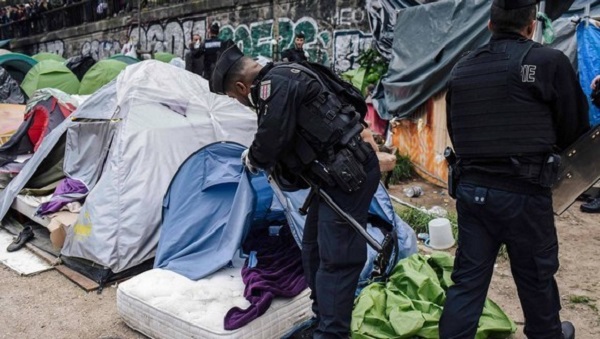 France: des mineurs marocains errants à Paris, des centaines placés en garde à vue