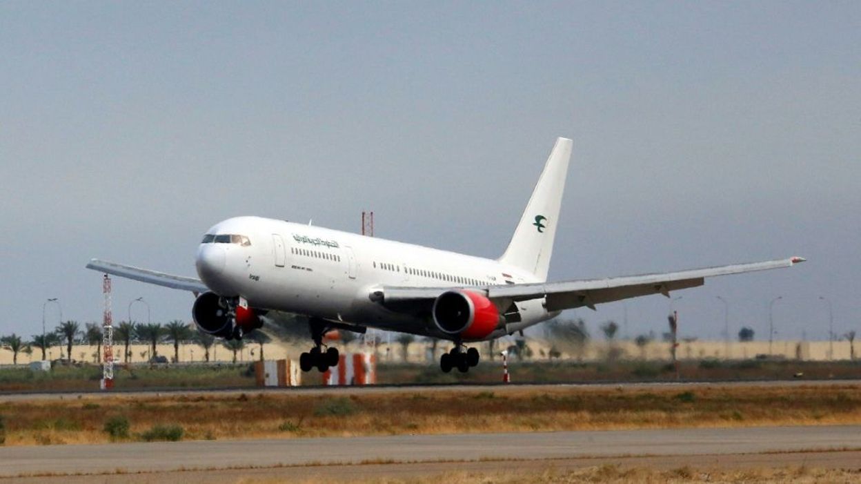 Un plateau-repas provoque une dispute entre deux pilotes en plein vol, catastrophe évitée