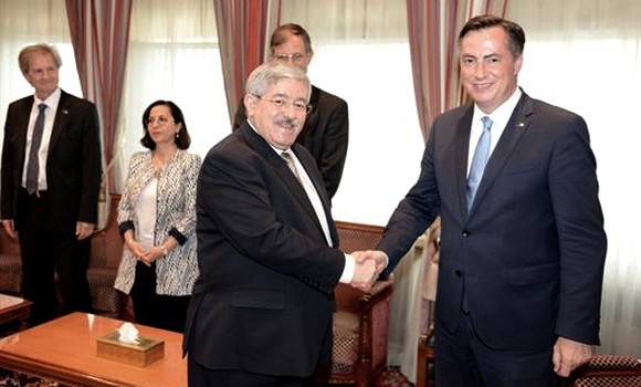 M. Ouyahia reçoit une délégation de la Commission des Affaires étrangères du Parlement européen