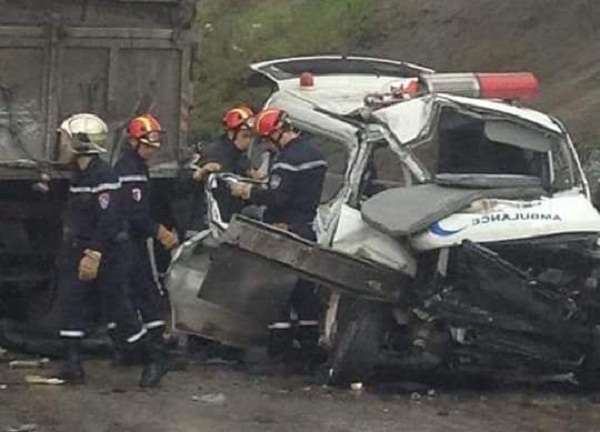 Constantine – Collision entre une ambulance et un semi-remorque, un mort et trois blessés