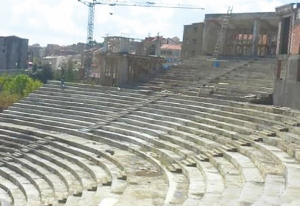 Théâtre en plein air de Bouira : Aussitôt inauguré, aussitôt fermé