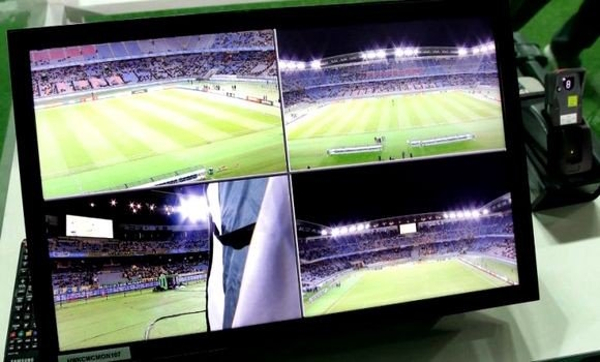 Foot/Mondial-2018/Arbitrage: la VAR, une première loin de faire l&rsquo;unanimité