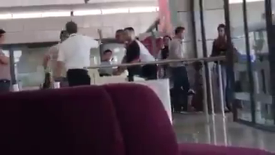 Vidéo : un passager interdit de prendre l’avion à l’aéroport d’Alger