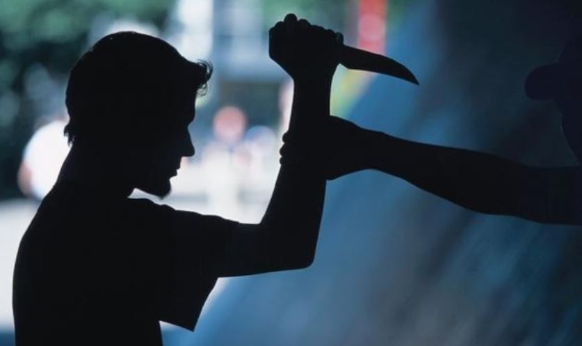 ORAN : Un homme assassine son cousin en pleine rue !