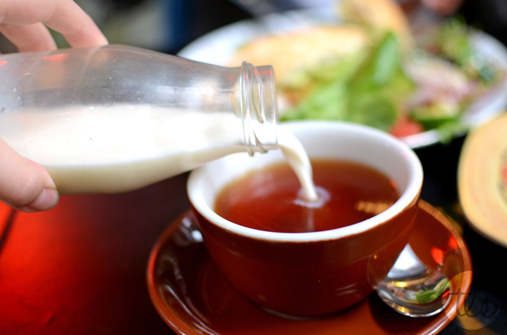 Débat britannique clos : Le lait versé après l&rsquo;eau sur le thé